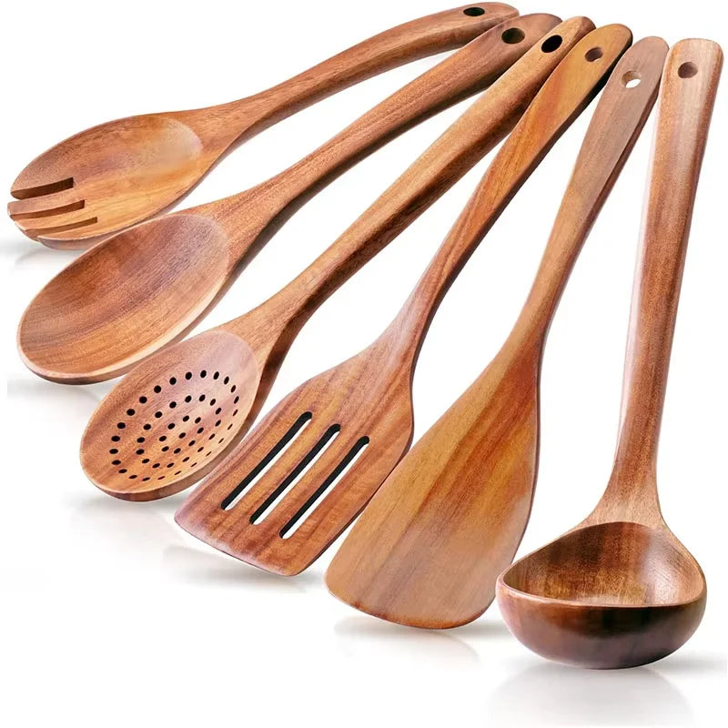Set completo de utensilios de cocina en madera natural