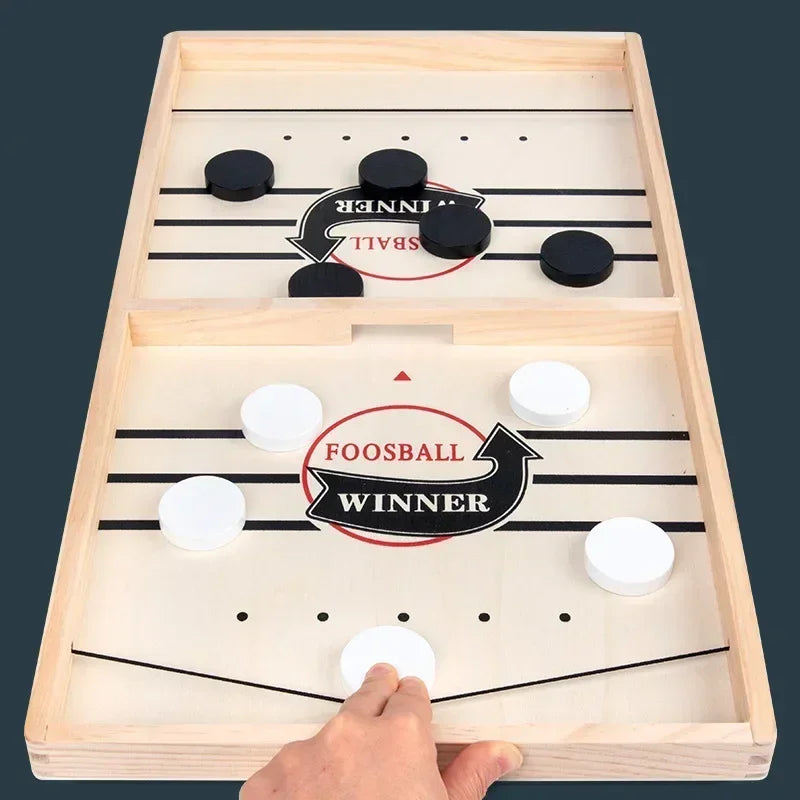 Juego de hockey de mesa con tablero y fichas de madera